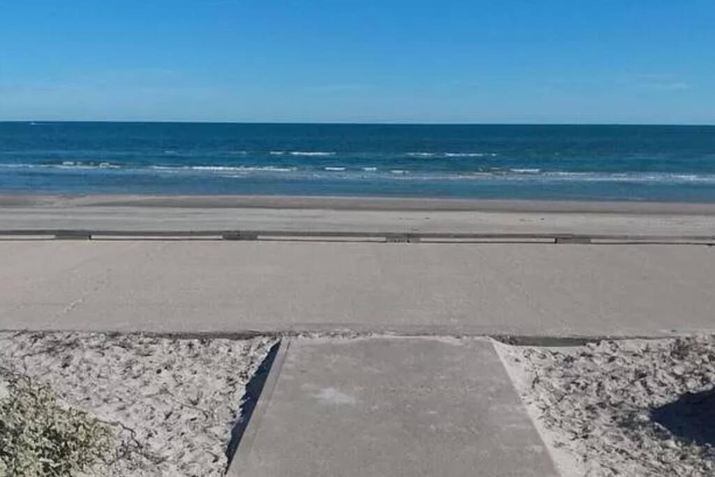 Cozy Beachside Condo With Pool View Corpus Christi Esterno foto